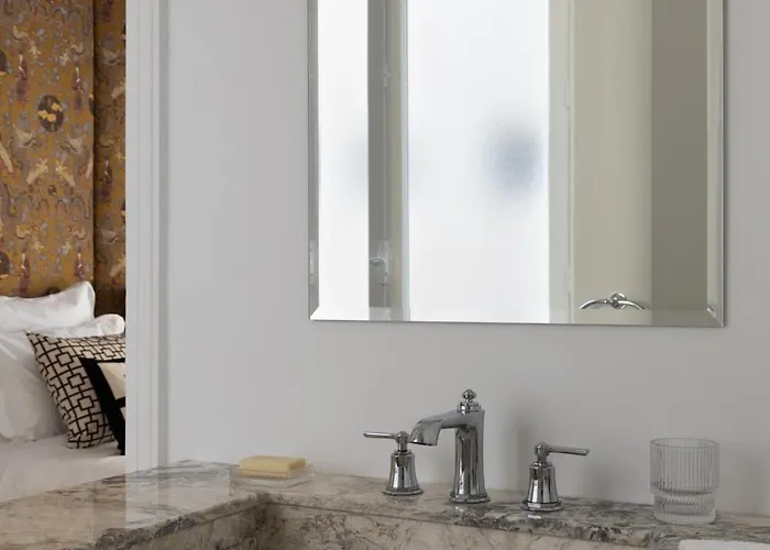 Champs Elysees Montaigne Luxury 2 Bedroom Apartment *