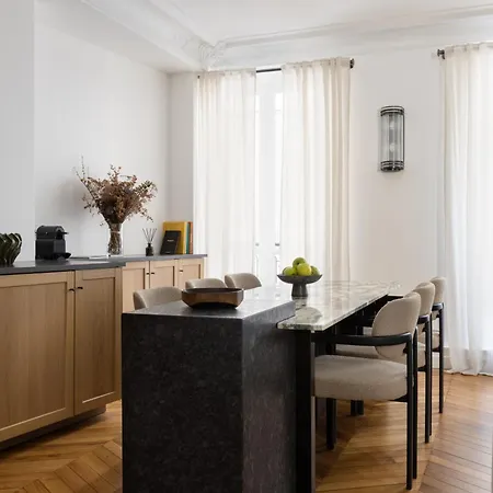 Champs Elysees Montaigne Luxury 2 Bedroom