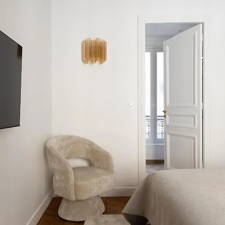 Apartament Champs Elysees Montaigne Luxury 2 Bedroom Paryż