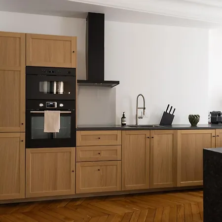 Champs Elysees Montaigne Luxury 2 Bedroom * Париж