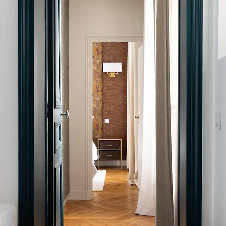 Champs Elysees Montaigne Luxury 2 Bedroom