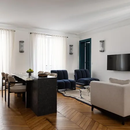 Champs Elysees Montaigne Luxury 2 Bedroom *