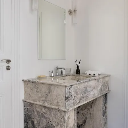 Апартаменты Champs Elysees Montaigne Luxury 2 Bedroom *