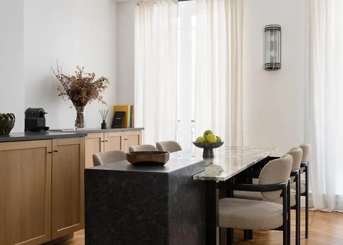 Champs Elysees Montaigne Luxury 2 Bedroom