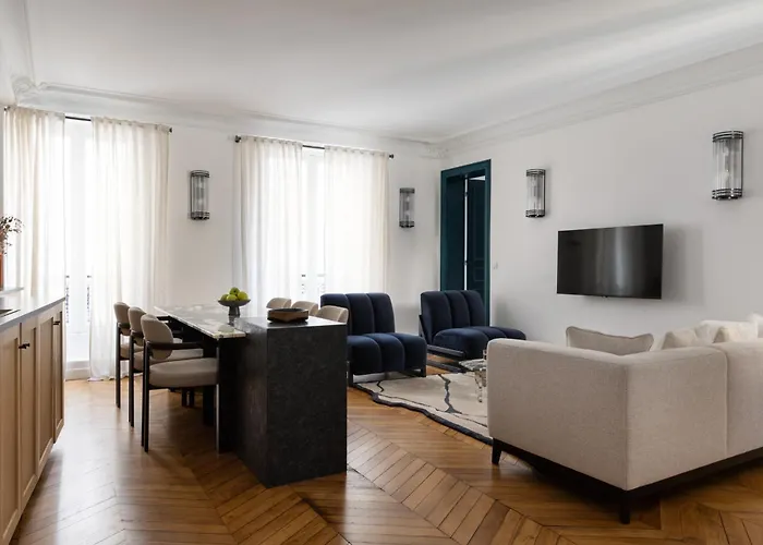 Champs Elysees Montaigne Luxury 2 Bedroom *