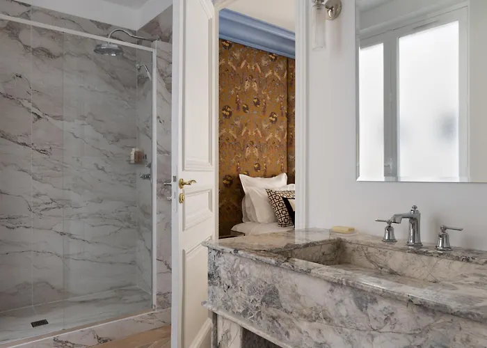 Champs Elysees Montaigne Luxury 2 Bedroom * Paris